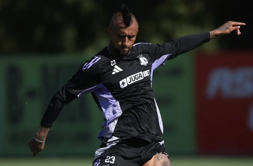 Arturo Vidal no llegaría al próximo compromiso de Colo-Colo por problemas físicos.