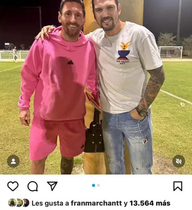 Marck González en compañía de Lionel Messi.