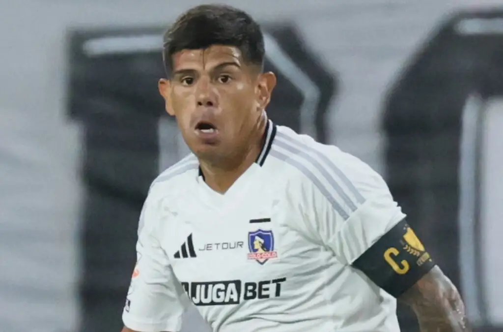 Esteban Pavez ha sido blanco de las críticas de los hinchas de Colo-Colo.