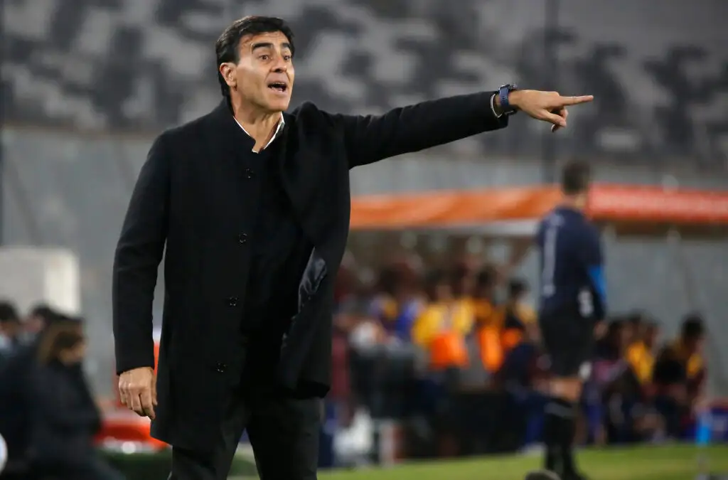 Gustavo Quinteros dirigiendo a Colo-Colo  por Copa Libertadores.