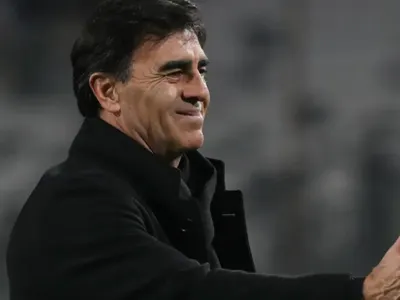 La férrea defensa de leyenda de Colo-Colo a Gustavo Quinteros tras el desastre internacional: «Fue valiente»