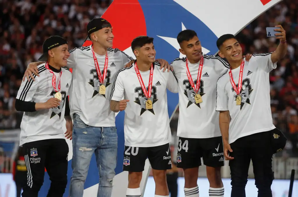 Gustavo Quinteros contrastó el plantel actual de Colo-Colo con el que él dirigió.