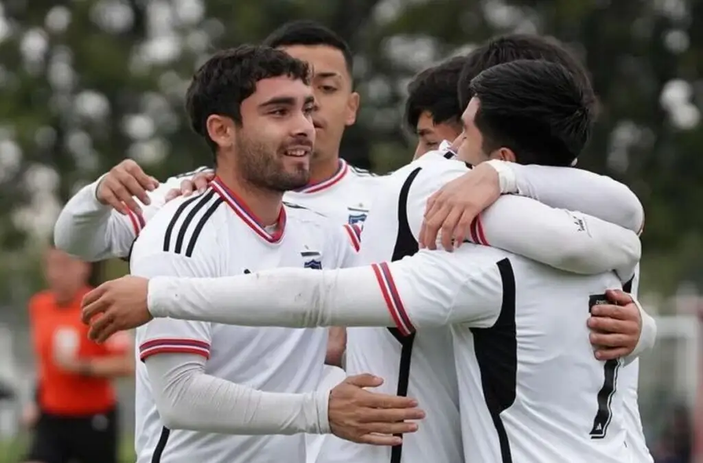 Colo-Colo sigue sumando jugadores extranjeros a sus categorías menores.