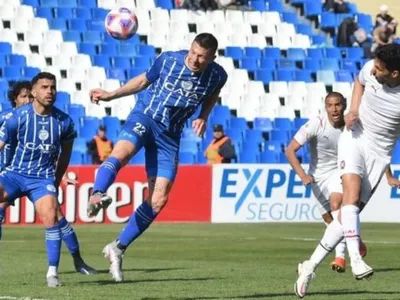 [VIDEO] Ex Colo-Colo: Juan Manuel Insaurralde se viste de delantero y marca un golazo en Argentina