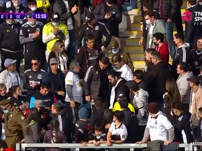 [VIDEO] Ovacionado: Así reaccionó el Estadio el Teniente tras el gran gesto de Wilson Ferrada con un hincha