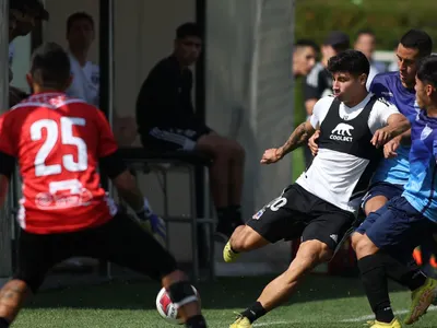 Con cuatro delanteros y Esteban Paredes: La llamativa formación que usó Colo-Colo frente a Deportes Recoleta