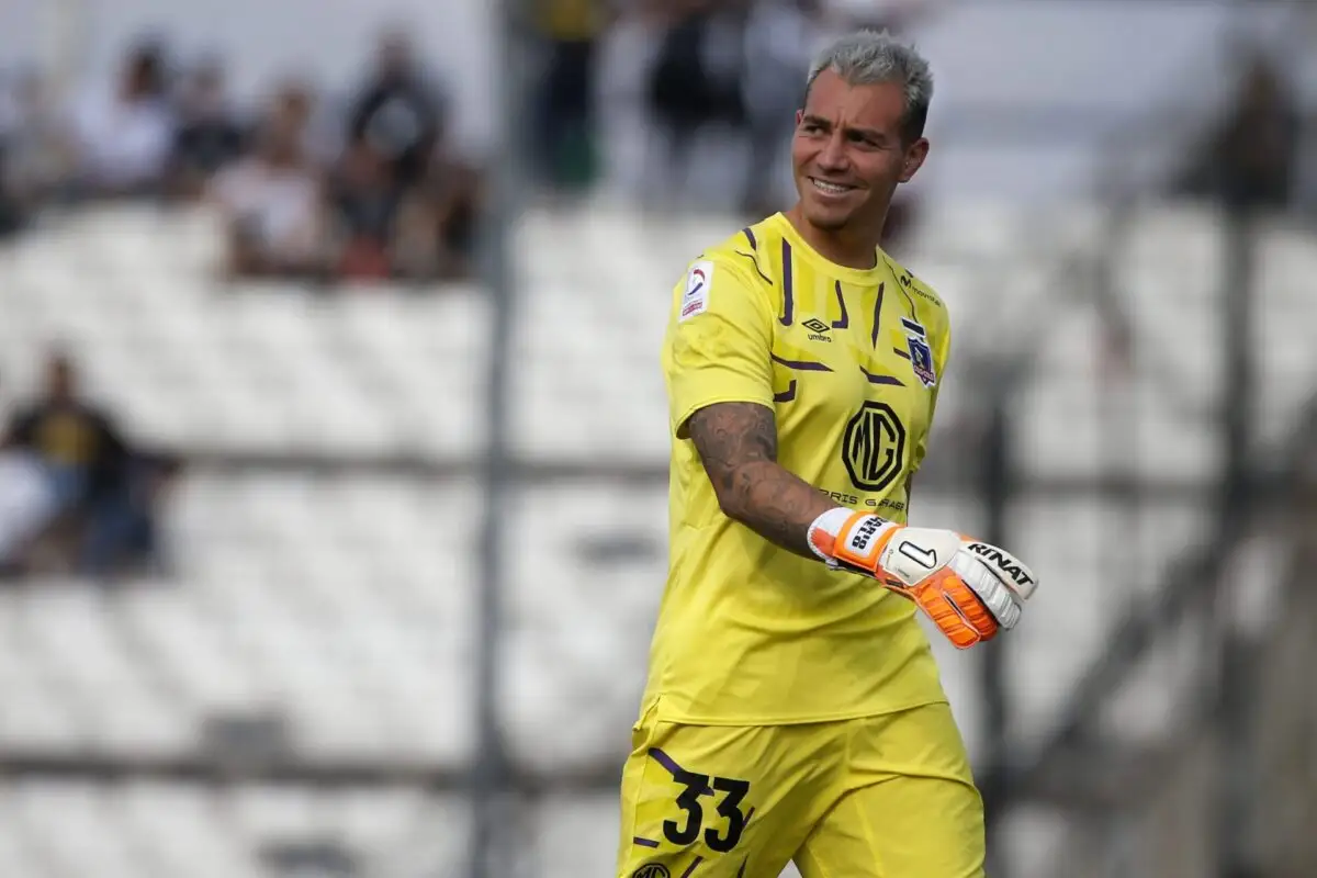 El ex portero albo levantó la Copa Chile del 2019 con el Popular. Andres Pina/Photosport. Football, Colo Colo’s players presentation Dario Melo salutes the fans during the the Colo Colo’s presentation ceremony called Noche Alba held at the Monumental stadium in Santiago, Chile. 05/01/2020 Andres Pina/Photosport