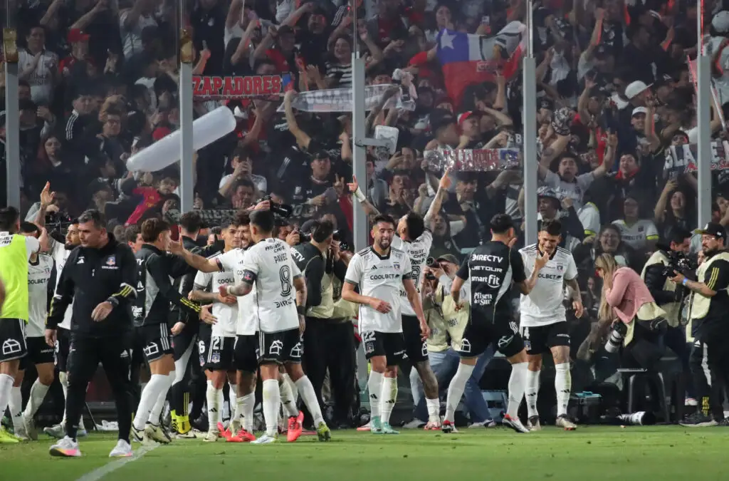 Colo-Colo venció a Universidad Católica en el Estadio Monumental.