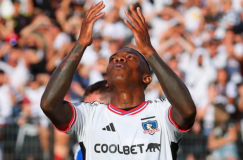 Fabián Castillo sufrió una dura lesión mientras entrenaba en Colo-Colo.