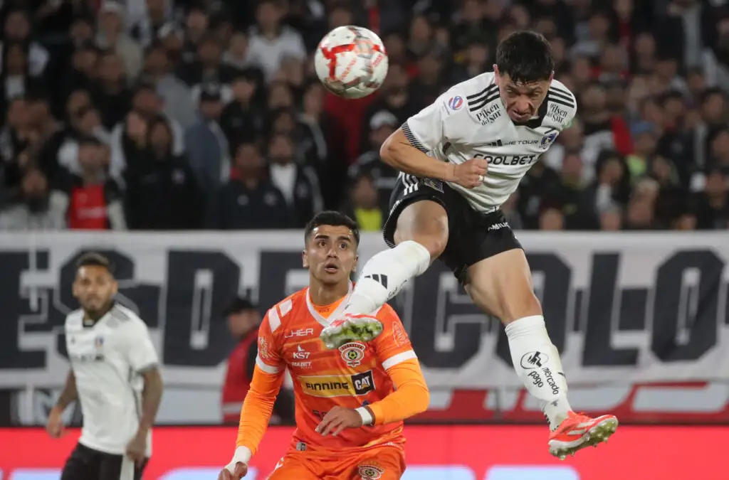 El Cacique deberá vencer a Cobreloa en Calama si quiere seguir en carrera. Jonnathan Oyarzun/Photosport.