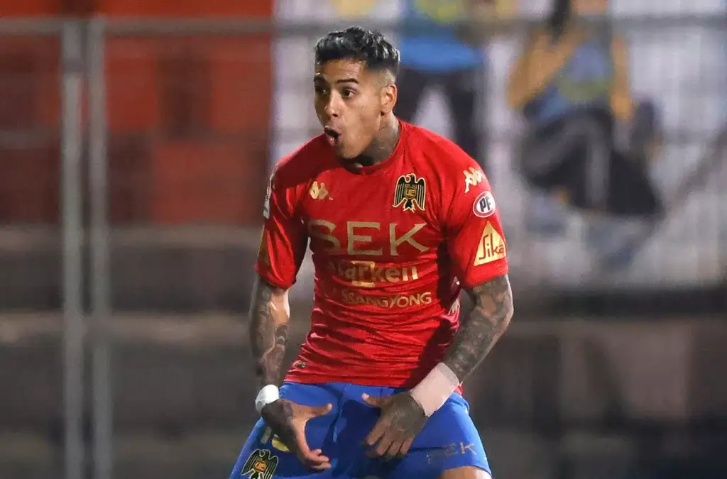Rodrigo Piñeiro celebrando un gol con Unión Española.