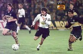 Colo-Colo y Boca Juniors se enfrentaron en la Supercopa de 1997, donde Juan Román Riquelme falló un penal en el segundo duelo entre ambos.