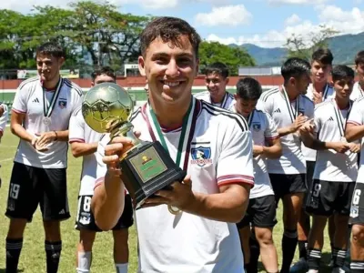 Fue premiado en Brasil: El futbolista que espera brillar en el primer equipo de Colo-Colo el 2024