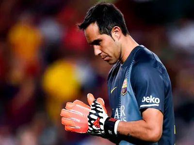 El importante hito de Claudio Bravo en el FC Barcelona que podría quedar en el olvido