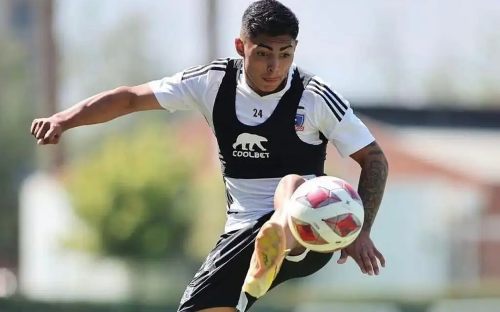 Jordhy Thompson volvió a los entrenamientos en Colo-Colo.