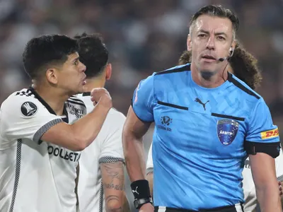 El duro descargo de Esteban Pavez tras polémico arbitraje en empate de Colo-Colo con River Plate