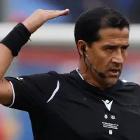 ¿Incidirá en el resultado? La polémica imagen que genera cuestionamientos al árbitro del duelo entre Colo-Colo y la UC