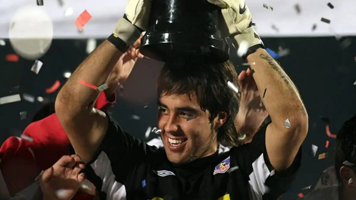 Verónica Bianchi señaló que Colo-Colo debe contratar a Claudio Bravo en este momento, porque requerirá más tiempo de adaptación.