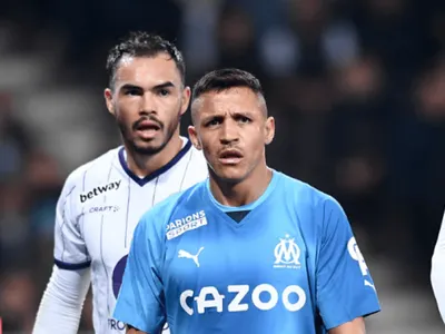 Alexis Sánchez y Gabriel Suazo intercambian hermosas palabras tras enfrentarse en Francia