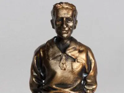 Se robó todas las miradas: La estatua en honor a David Arellano que hace delirar a los hinchas de Colo-Colo