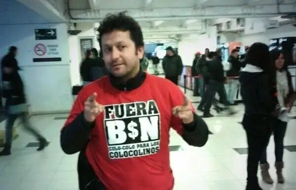 Daniel Alcaíno es reconocido hincha de Colo-Colo.