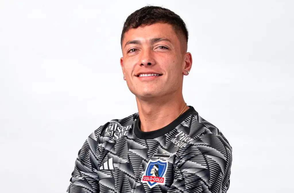Cristián Zavala con la camiseta de Colo-Colo.