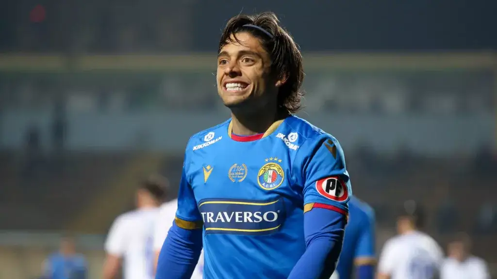 Joaquín Montecinos podría retornar al fútbol chileno durante el 2024.