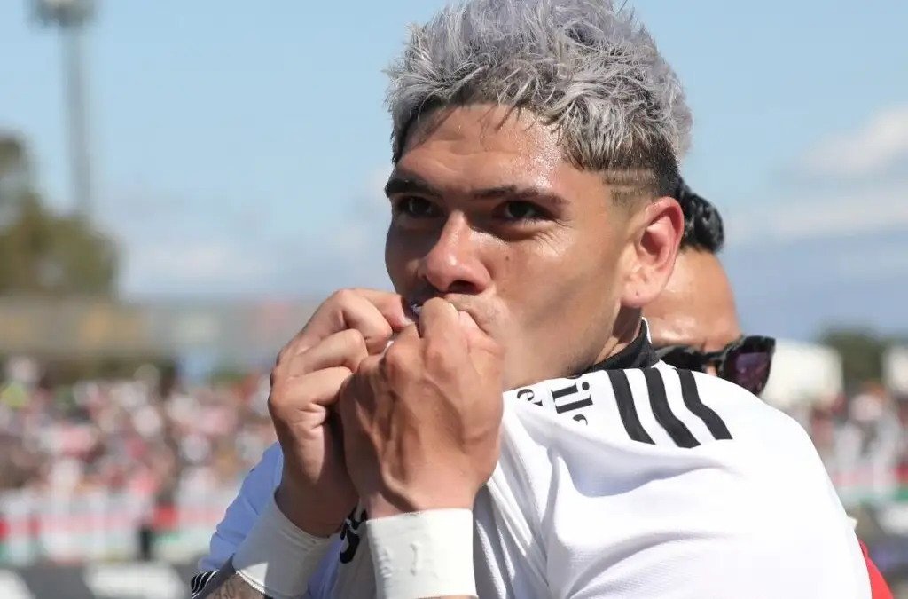 Colo-Colo recibió 2 millones 280 mil dólares por la venta de Carlos Palacios.