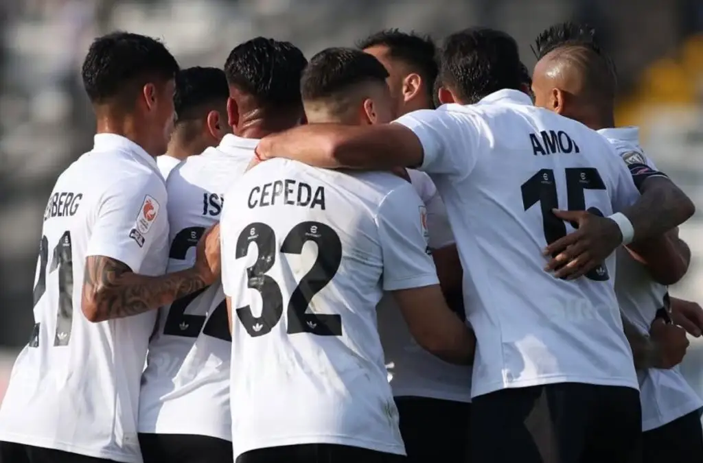 Colo-Colo está definiendo su formación titular para enfrentar a Universidad Católica.