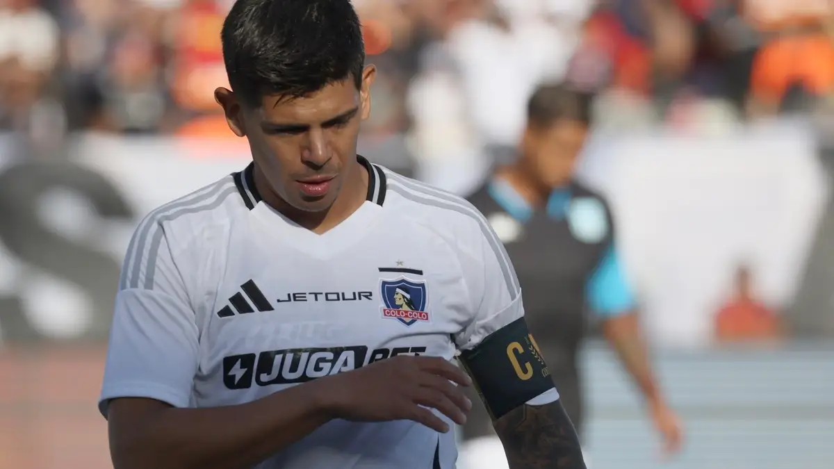 ‘Huesi’ volverá a ser el capitán albo después de 6 partidos. Foto: Dragomir Yankovic/Photosport.