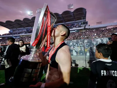 ¿Dónde, cómo y cuándo? Colo-Colo permitirá a hinchas tomarse fotos con el trofeo de campeón