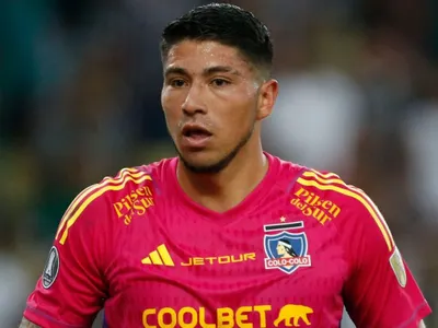 «Años siendo de los mejores»: Hinchas de Colo-Colo postulan al reemplazante de Brayan Cortés