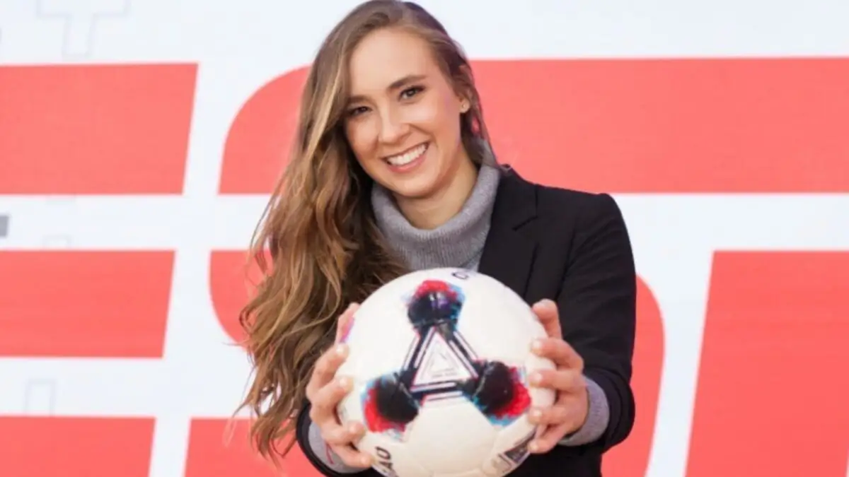 Nicole Regnier trabaja como comentarista de ESPN tras su retiro del fútbol.