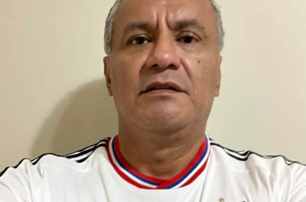 El ‘Diablo’ luciendo la camiseta alba de la temporada 2023.