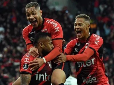Informan que Colo-Colo inició contactos con dos delanteros del fútbol brasileño