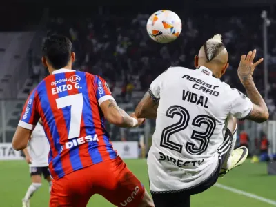 [VIDEO] Escandalosa simulación: La insólita jugada que llamó la atención en el duelo de Colo-Colo y Cerro Porteño