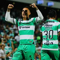 No estaba en el listado: Gustavo Quinteros tendría a delantero de Santos Laguna como la gran prioridad para arribar a Macul