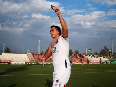 Espectáculo asegurado: Esteban Paredes invitó a otro histórico goleador de Colo-Colo a su despedida