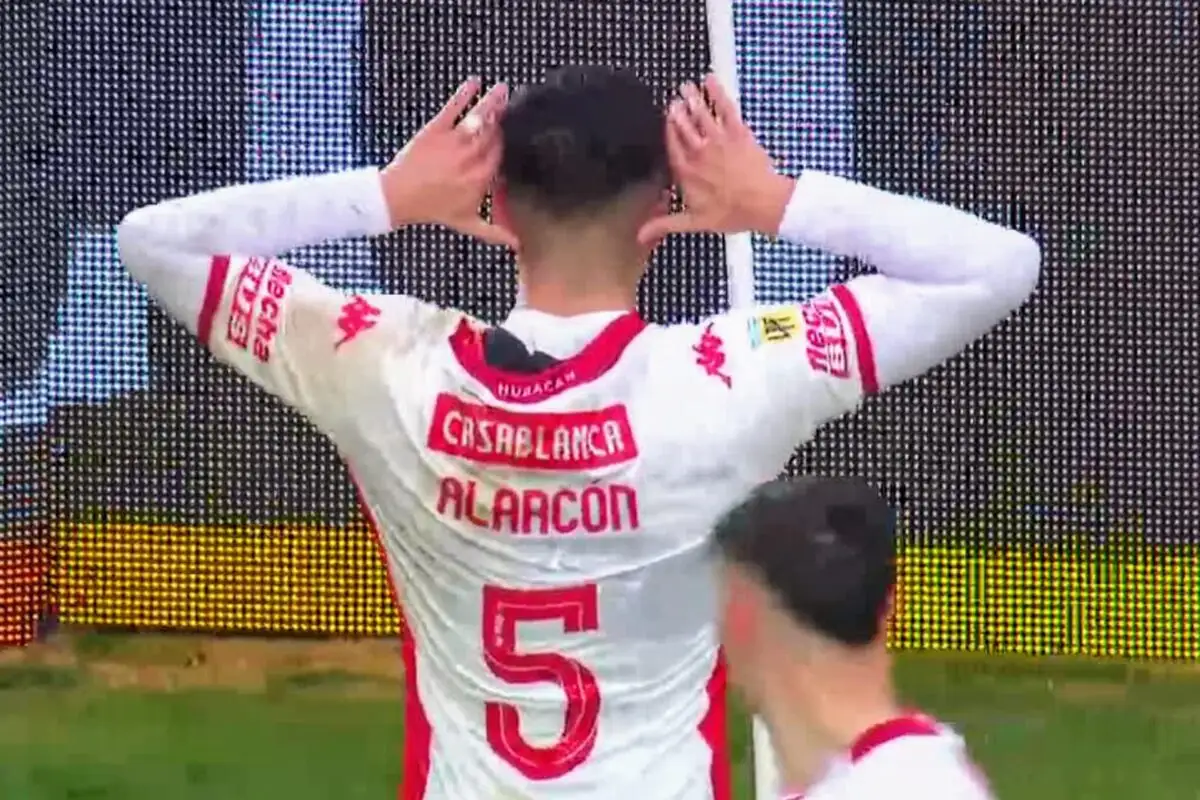 El ex volante de Colo-Colo es uno de los favoritos de la hinchada de Huracán.