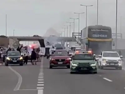 Con la carretera llena de hinchas: Así fue la llegada del plantel de Colo-Colo a Copiapó