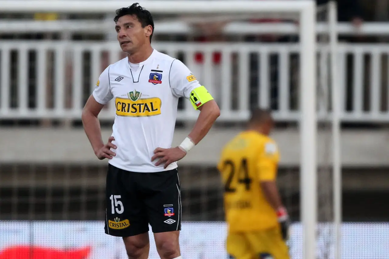 Futbol, La Calera vs Colo Colo. 4º fecha, Campeonato de Clausura 2012. El jugador de Colo Colo Pablo Contreras se lamenta tras el gol de La Calera durante el partido de primera division disputado en el estadio Bicentenario Lucio Farina en Quillota, Chile. 29/07/2012 Andres Pina/Photosport*************** Football, La Calera vs Colo Colo. 4th date, Closure Championship 2012. Colo Colo’s player Pablo Contreras reacts after La Calera’s goal during the first division football match held at Bicentenario Lucio Farina stadium in Quillota, Chile. 29/07/2012 Andres Pina/Photosport