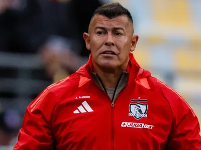 Truncaron su salida: Desde Colo-Colo apuntan al responsable de la continuidad de Jorge Almirón