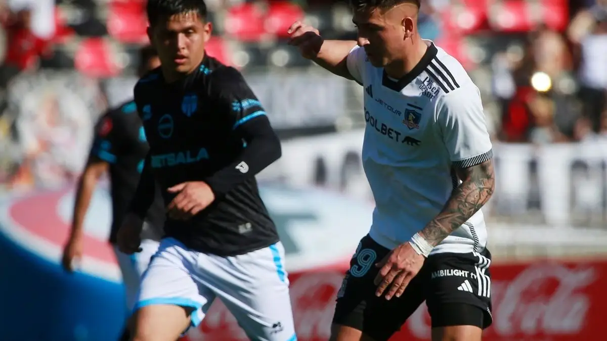 Colo-Colo debe remontar un 3-0 en contra frente a Magallanes.