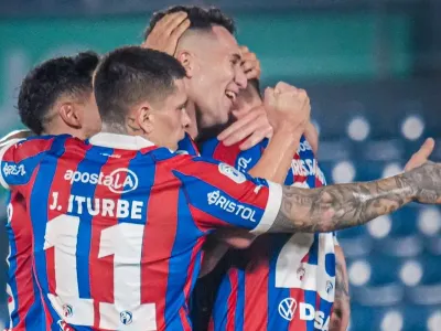 Finalmente llegó Pablo Solari: Sonó en Macul, le anotó a Colo-Colo y hoy es la figura de Cerro Porteño