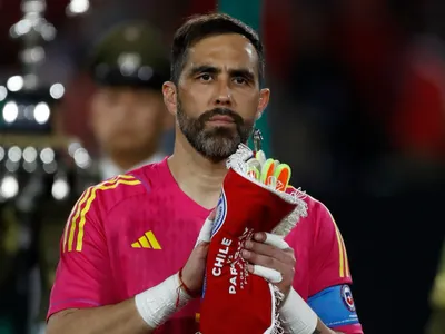 ¿Y Colo-Colo? Fabrizio Romano confirma el futuro de Claudio Bravo tras terminar su vínculo con Real Betis