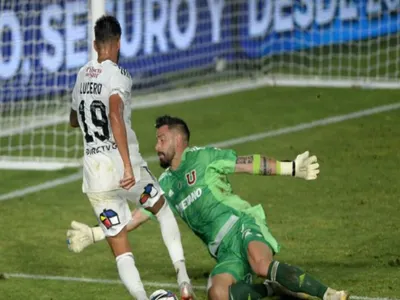 ¿No será mucho? Arquero de la «U» aún sufre por el partido ante Colo-Colo en el amistoso de pretemporada
