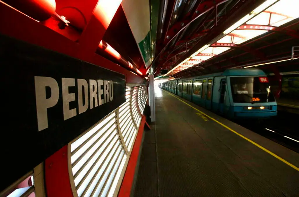 Metro de Santiago extenderá su servicio por partido de Colo-Colo y River Plate.