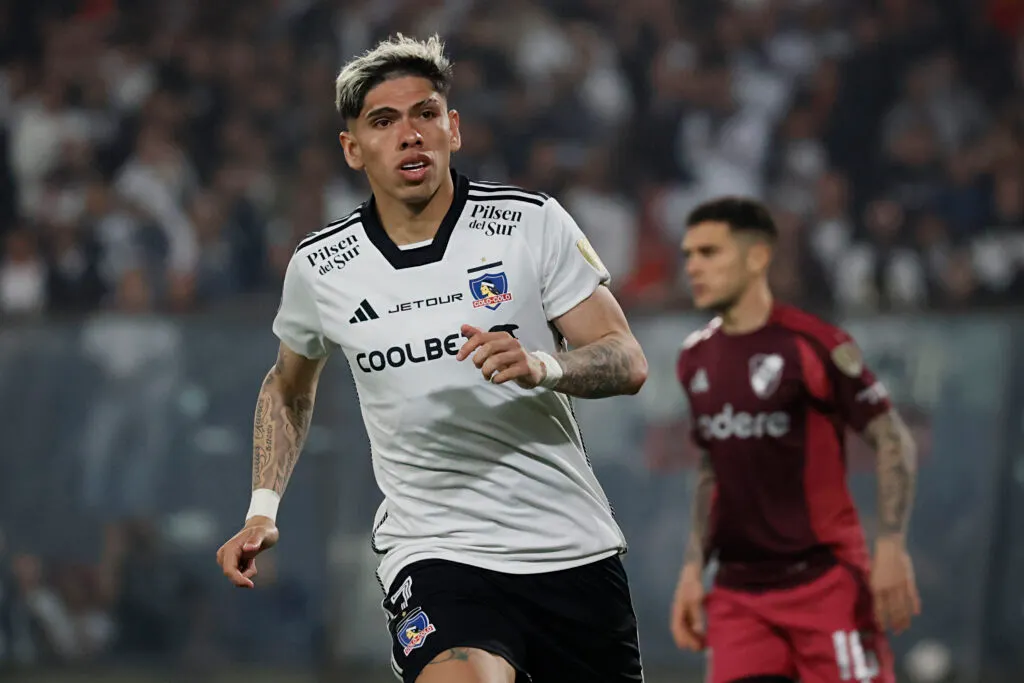 Carlos Palacios durante el patido de Colo-Colo frente a River Plate