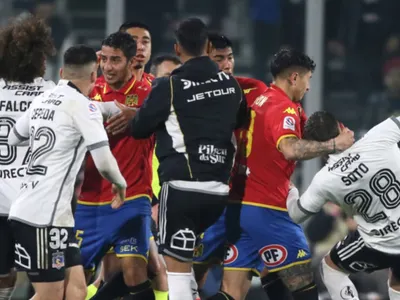 «Llega a golpear»: ANFP libera audios del VAR en el polémico final entre Colo-Colo y Unión Española