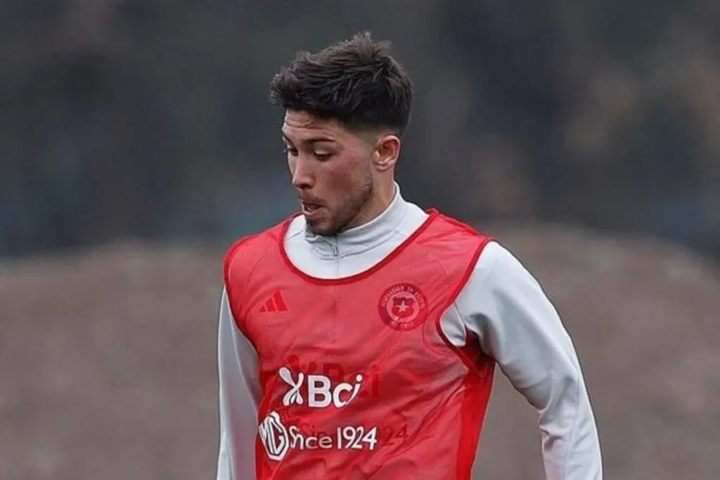 Primer plano a Felipe Loyola entrenando en un microciclo con la Selección Chilena Sub-23.